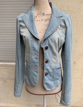 Superbe petite veste en jeans clair MARCCAIN dentelle t.1