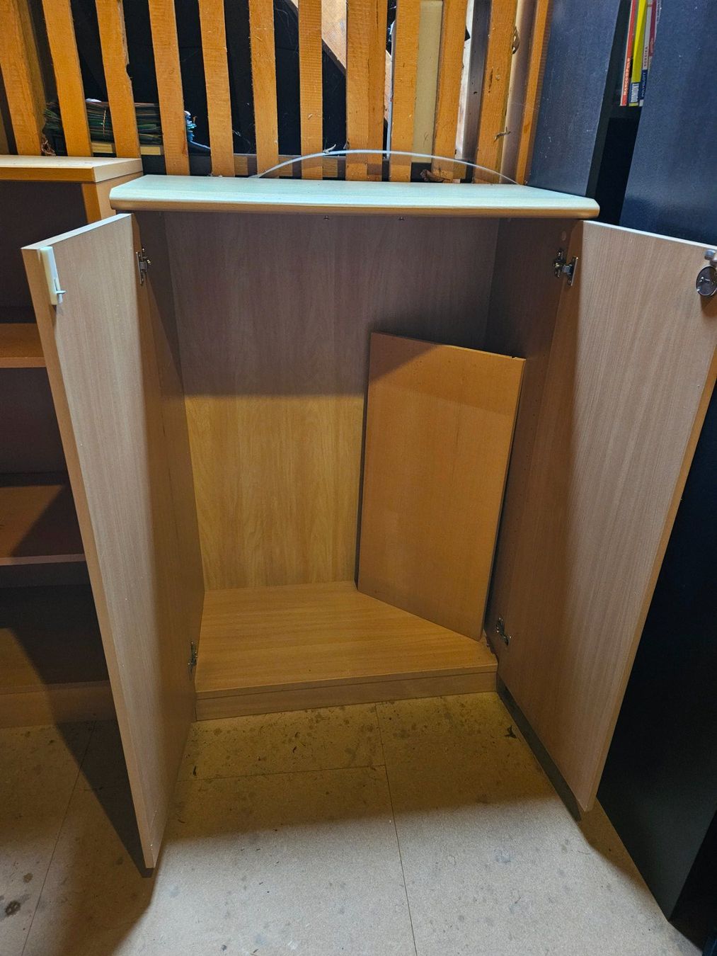 Pfister Scaffali: Regal und kleiner Schrank – Usato da Meilen venduto da tiptopio
