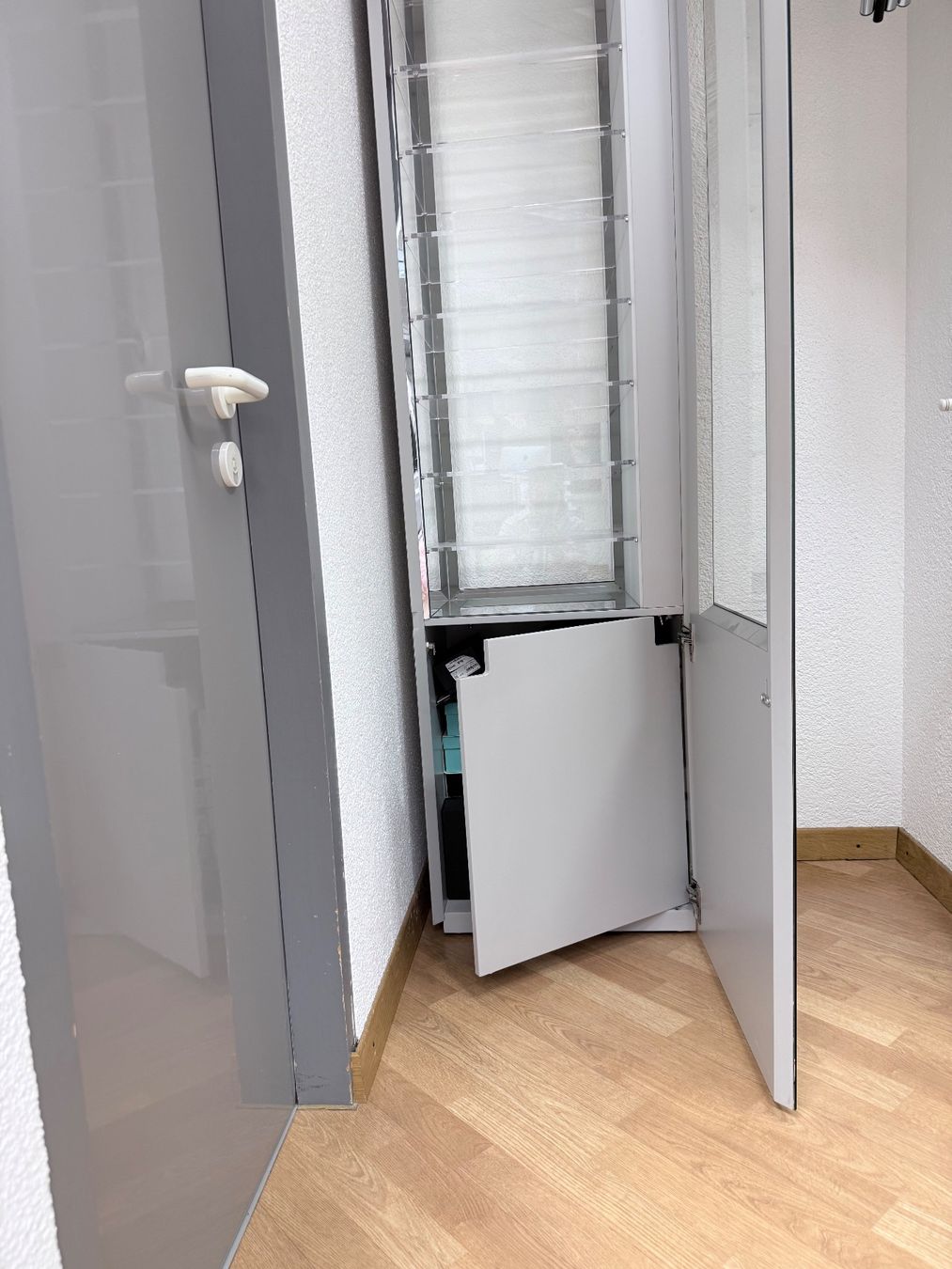 Vetrine: Vitrine - Prada – Usato da Zürich venduto da Tarron 1