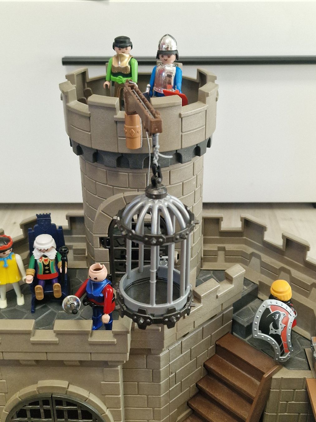 Playmobil Spielzeuge: Playmobil Ritterburg mit Figuren – Gebraucht aus Herzogenbuchsee von ioa_zcm6 2