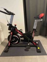 Heimtrainer Spinning Bike schwarz rot neuwertiger Zustand