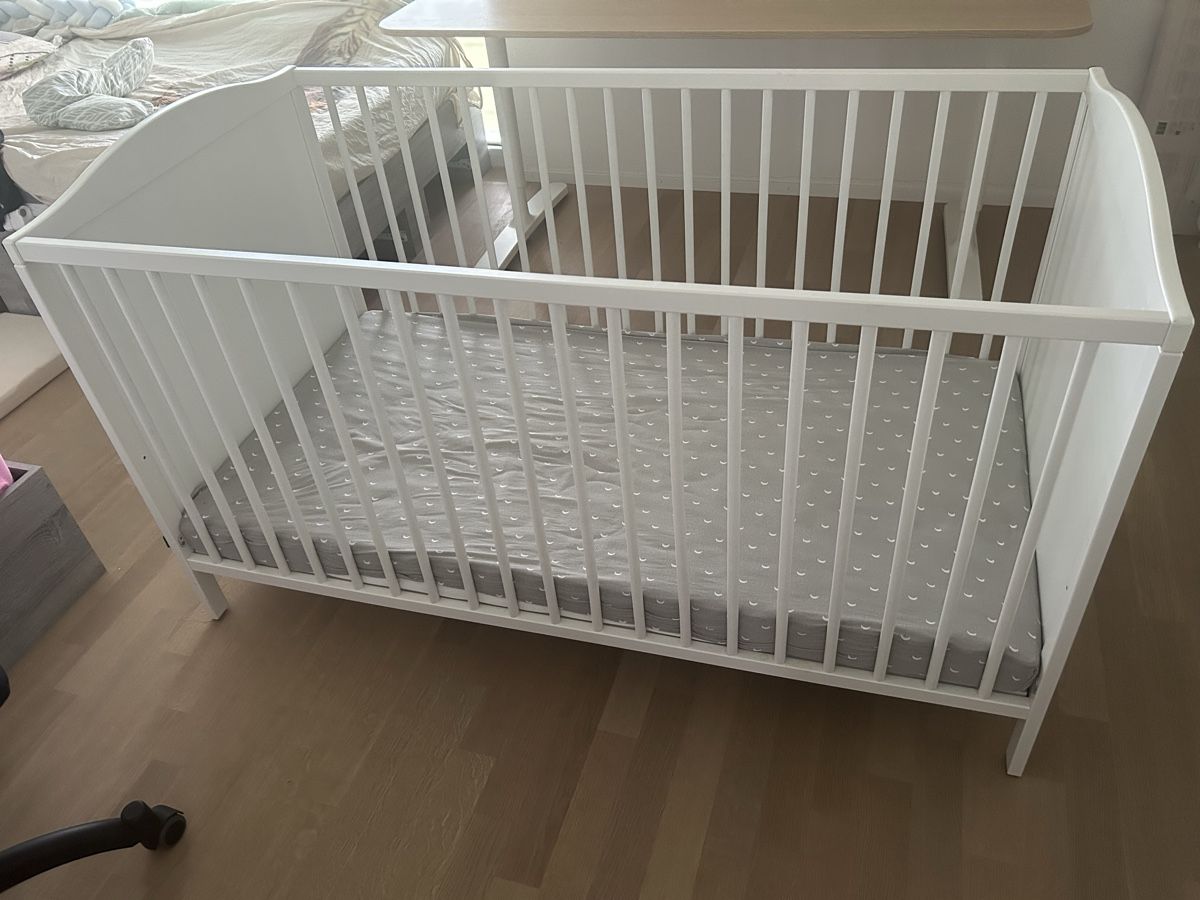 Betten: Baby Crib White Good Condition 70x140cm – Gebraucht aus Sursee von cof_ln5m