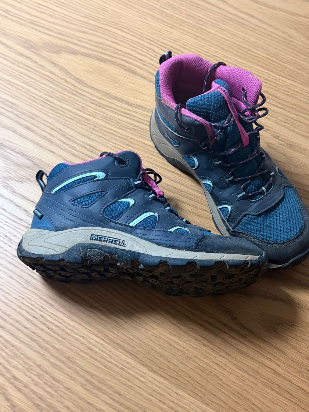 Merrell Scarpe per ragazze: Merrell Wanderschuhe Gr. 36, Mädchen top Zustand – Usato da Mägenwil venduto da OsakaNinja