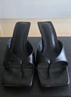 Elegante, schwarze Zehentrenner-Sandalen (Mules)