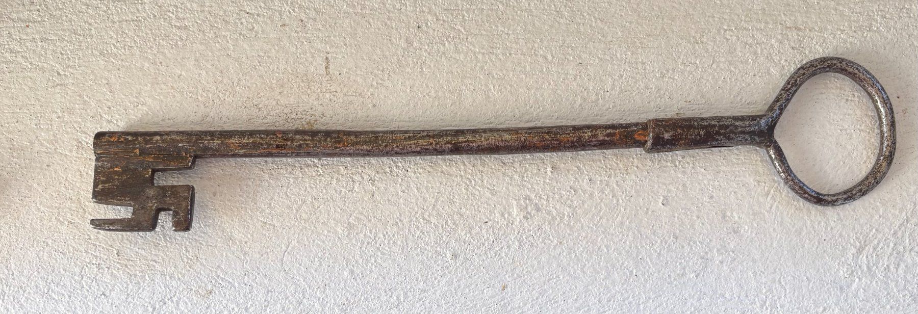 Chiavi: VINTAGE SCHLÜSSEL 33CM LANG – Usato da Ostermundigen venduto da wini63
