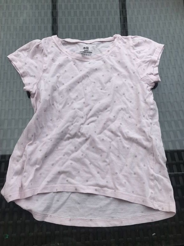 Blusen, T-Shirts & Tops: Mädchen T-Shirt 122/128 – Gebraucht aus Bergdietikon von antovale