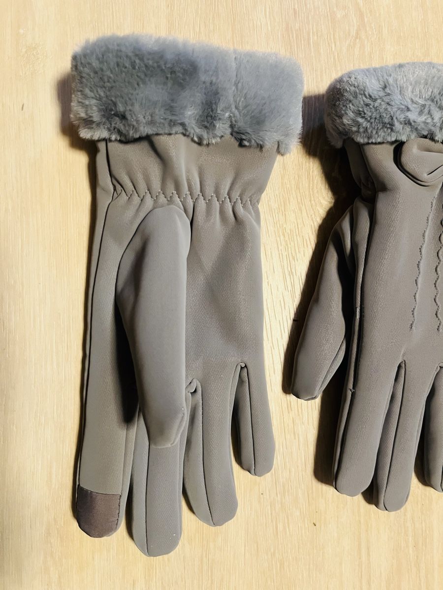 Handschuhe & Handstulpen: Qualitative Damen Handschuhe mit Fell (Neu) – Neu (gemäss Beschreibung) aus Frauenfeld von Repsol_Vani 1