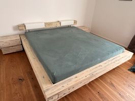 Vollholz Bett Modena von Hasena mit Nachttischen