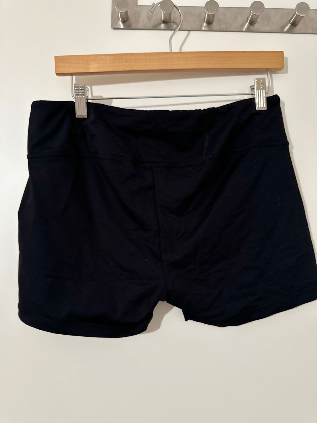 Hosen: Short de sport noir Perform Taille 44 – Gebraucht aus Cheseaux-Lausanne von Cerfynie 1