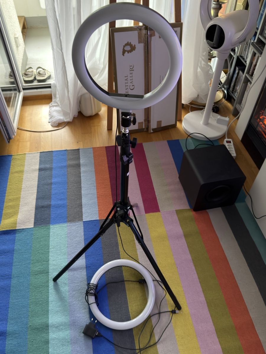 Lampade: LED Ringlicht Hama Spotlight Steady 120 inkl. Stativ – Usato da Zürich venduto da Laszlo75-ZH