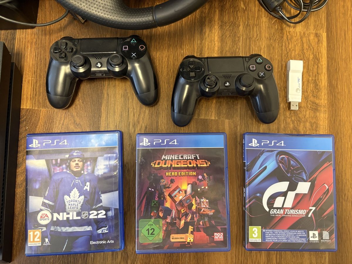 Sony Console: PS4 Set + Logitech Driving Force GT Lenkrad + 2 Controller + – Usato da Herisau venduto da Michi230 1