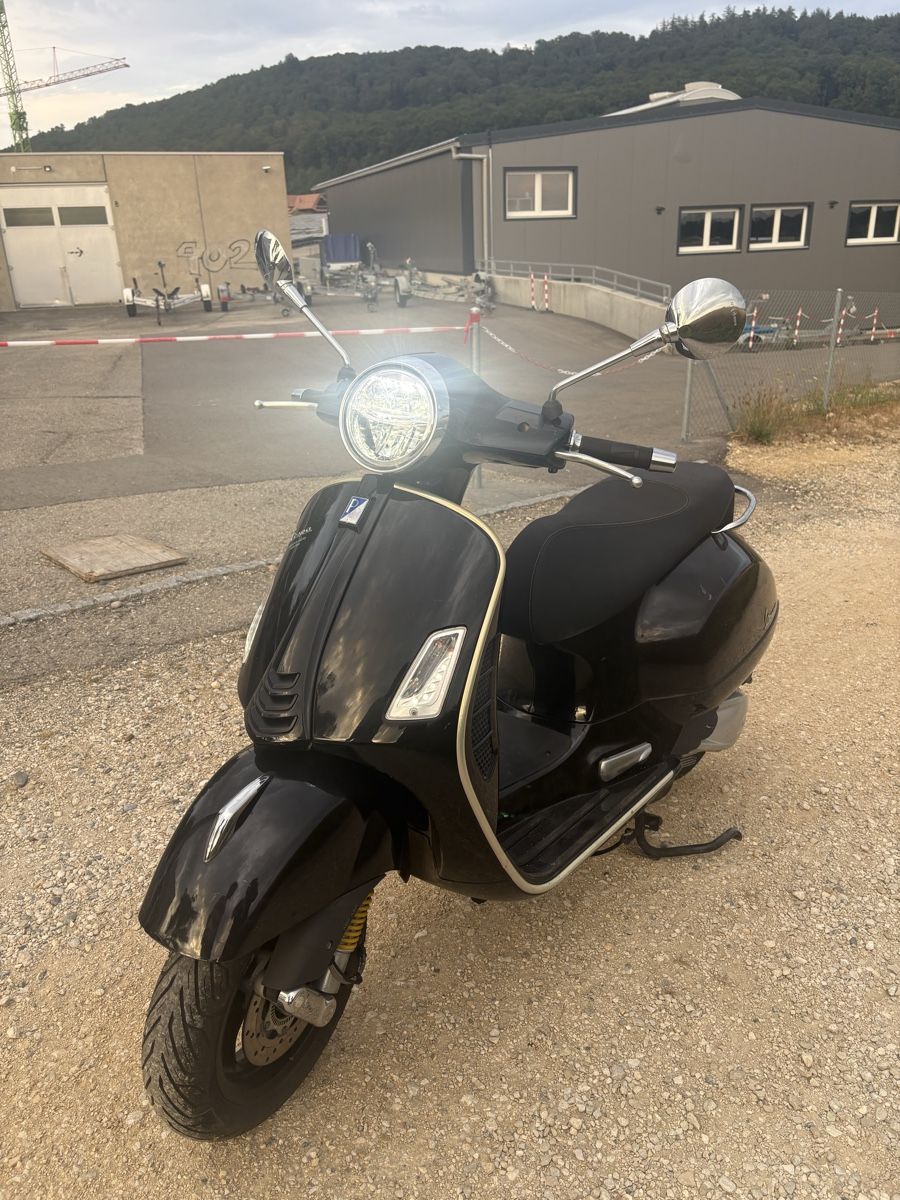 Vespa Scooters: Piaggio Vespa 300 GTS – Gebraucht aus Gals von aya_p7pd 2