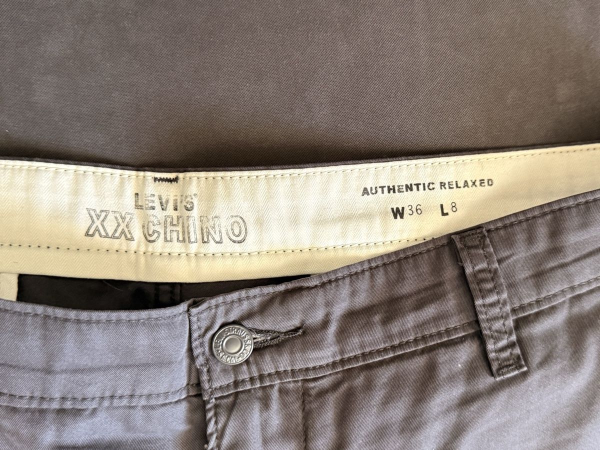 Levi's Hosen: Levi's Shorts Grey Size L good condition – Gebraucht aus Le Sentier von dar_hb62 1