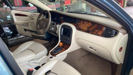 Jaguar X-Type 3.0L V6, fahrbar, Frontstosstange vorhanden