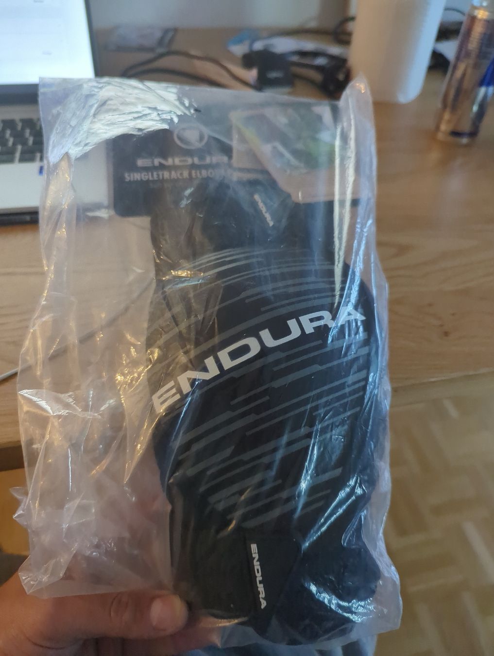Endura Schutz & Schoner: Endura Single Track II Ellbow Protectors. – Neu (gemäss Beschreibung) aus Zürich von leu_bsz6