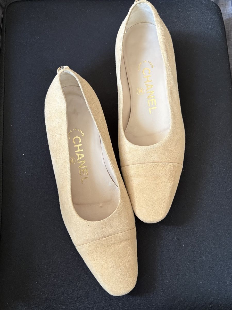 Chanel Scarpe da donna: Chanel Beige Shoes Flat – Usato da St.Josefen venduto da lop_lh8d 1