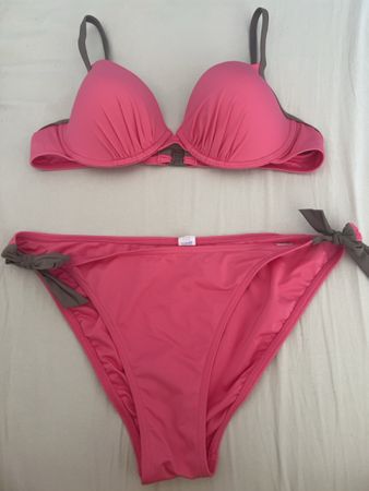 Maillot de bain Triumph rose Taille 40B neuf