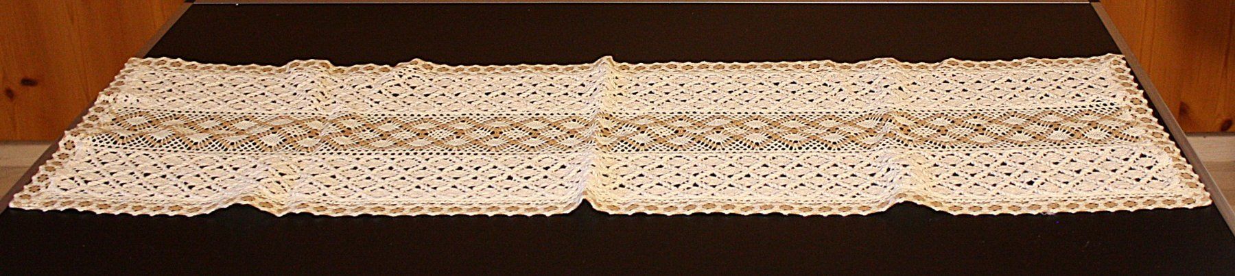 Biancheria da letto: Deckchen Läufer beige-braun 100x30cm (48) – Usato da Flüelen venduto da Diversicum-Vintage