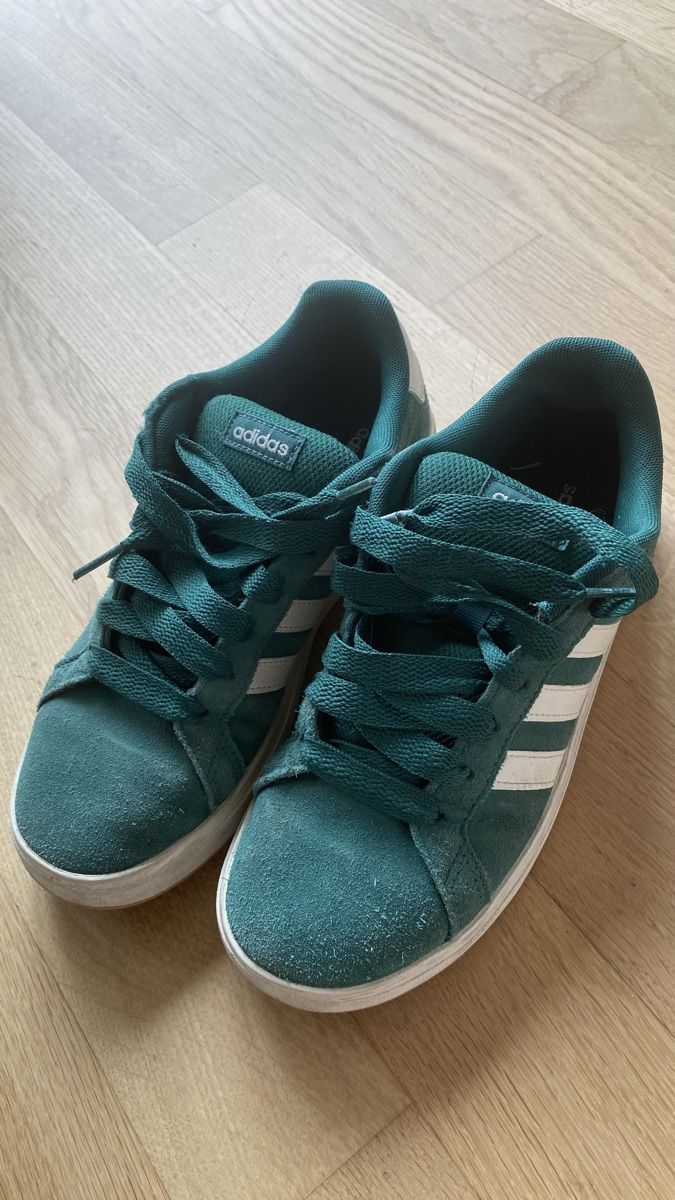 Adidas Scarpe da uomo: Kinder Turnschuhe 37 1/3 – Usato da Davos Platz venduto da Infinity795