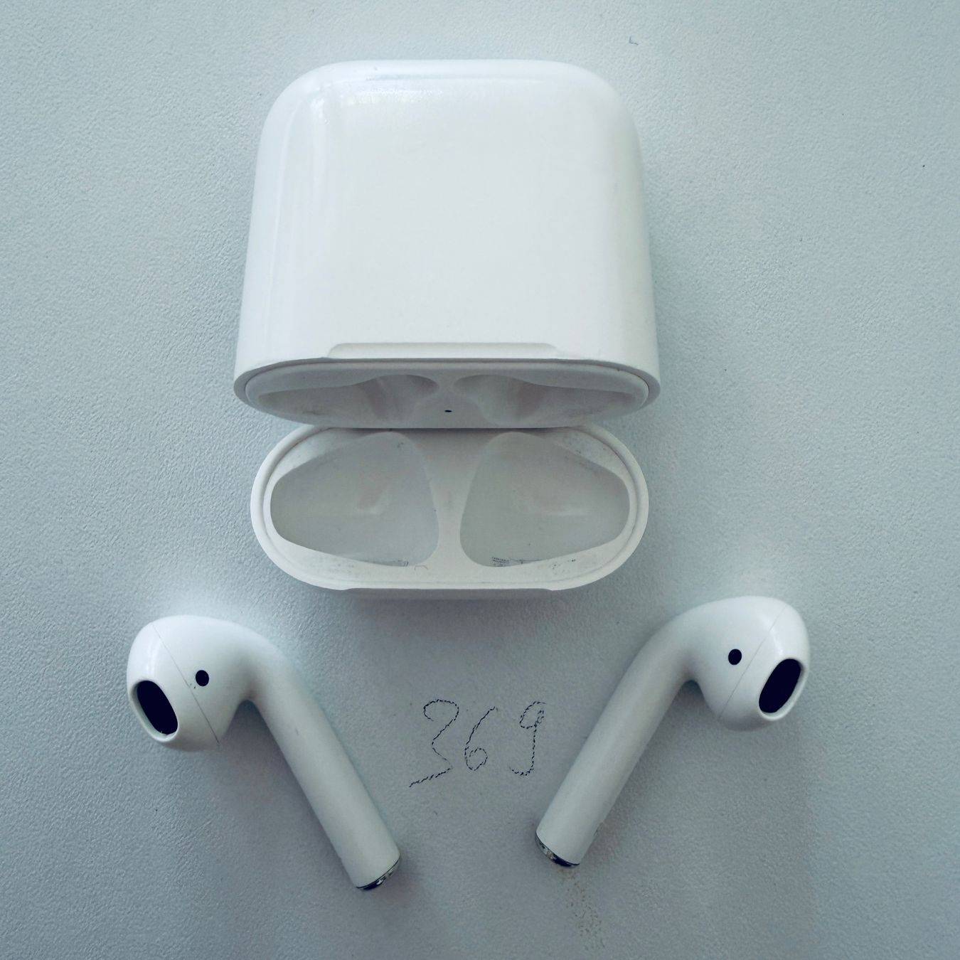Apple Cuffie: Original Apple AirPods 2 Gen. Wireless Kopfhörer & Case – Usato da Basel venduto da MY.AIRPODS.SHOP 3