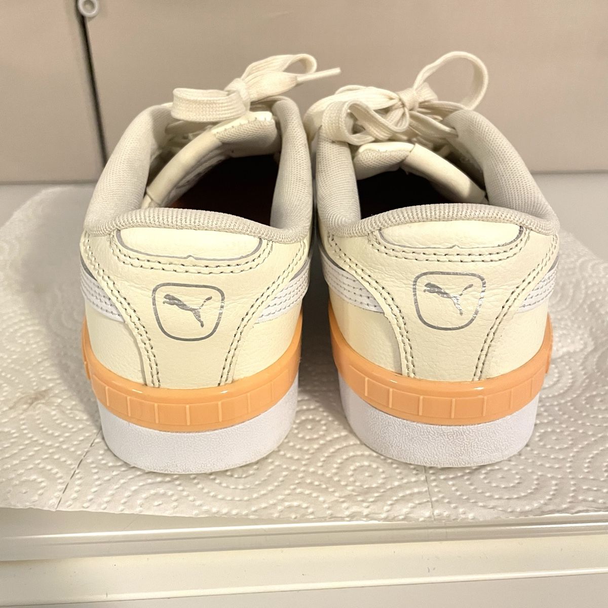 Puma Scarpe da donna: wie NEU: Puma Jada Sneaker beige Gr.39 – Nuovo (secondo la descrizione) da Bellach venduto da Dreamer2501 2