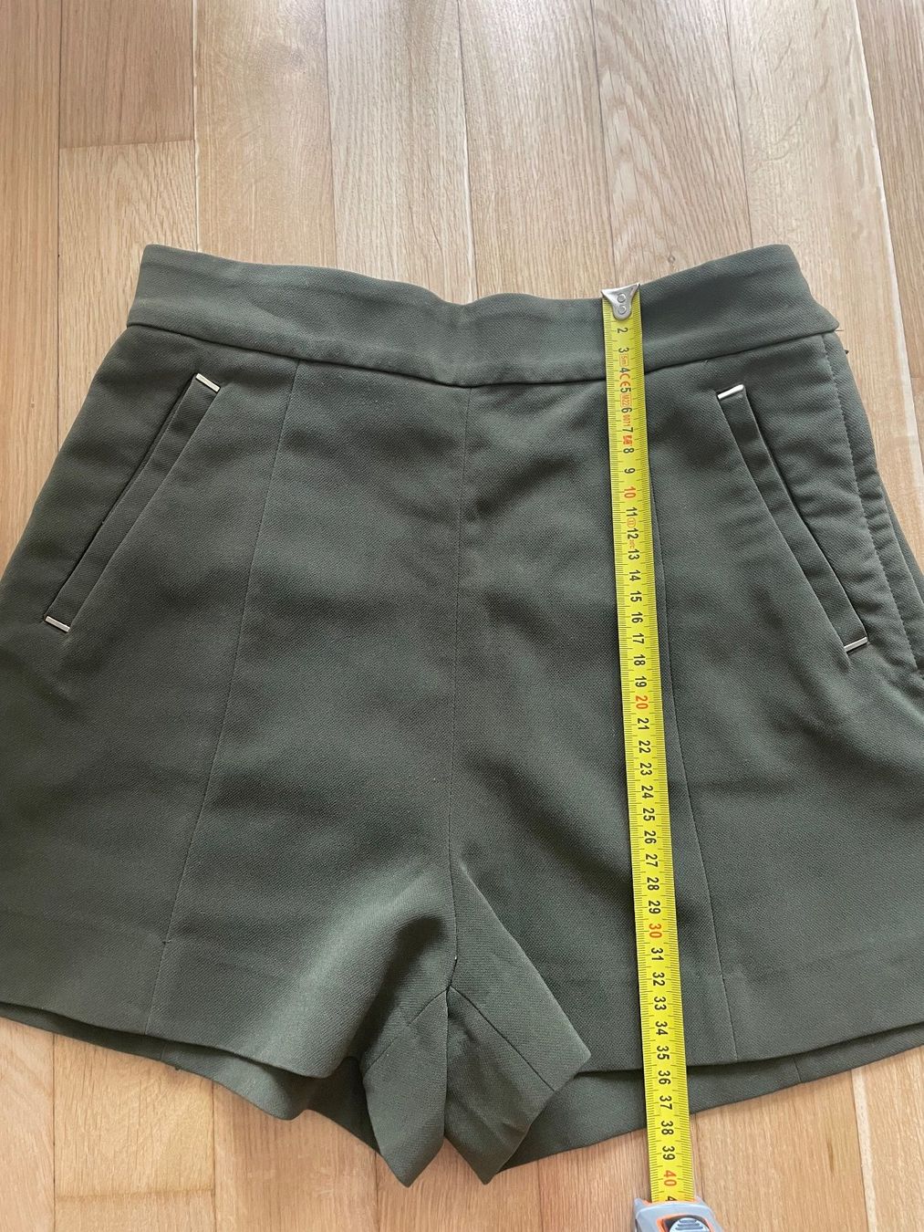 H&M Pantaloni: Short H&M – Usato da Sierre venduto da e_vrn 1
