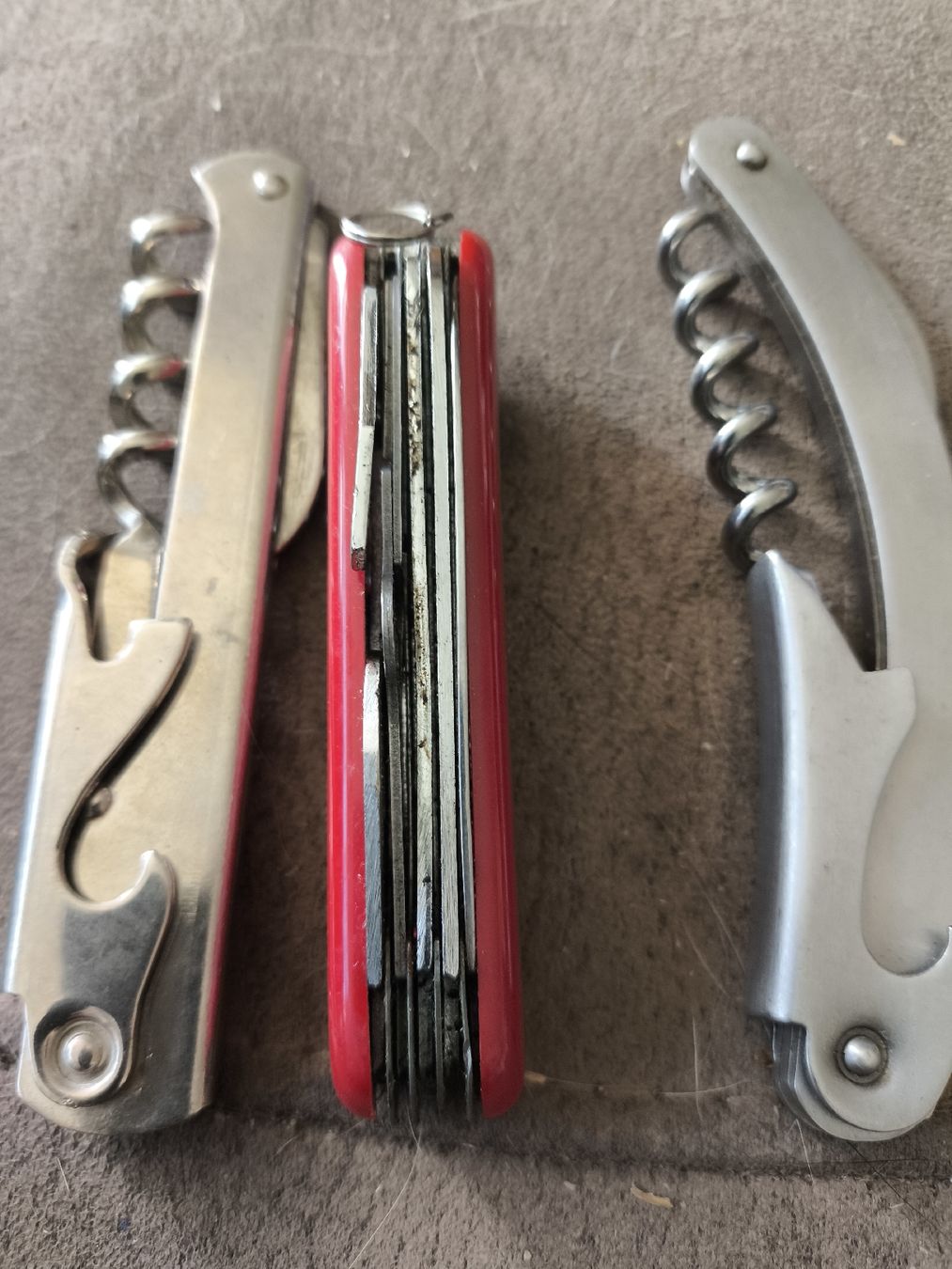 Coltelli tascabile: Lot 4 Taschenmesser / Kellnermesser  – Usato da Gipf-Oberfrick venduto da hituliina 2
