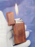 Besonders elegantes Feuerzeug FENDI im Holz Mantel