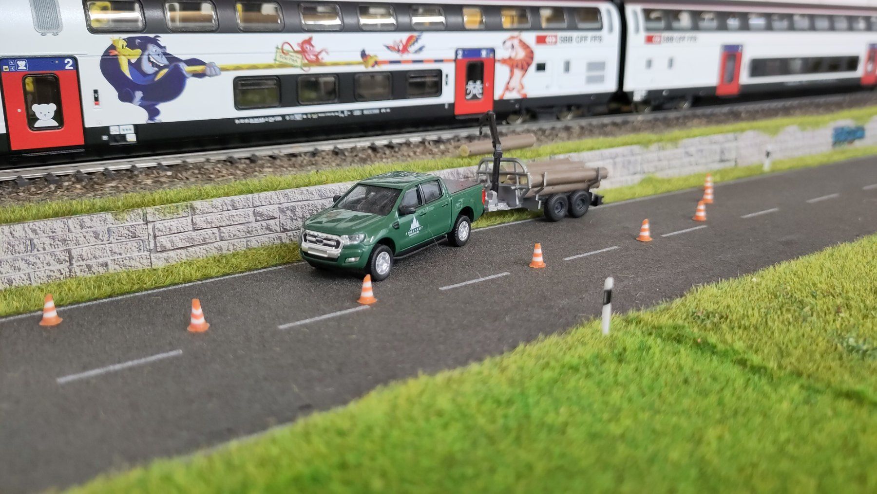 Modellini di ferrovie: Verkehrsleitkegel H0 – Nuovo e nell'imballaggio originale da Faulensee venduto da digitalmarc 1