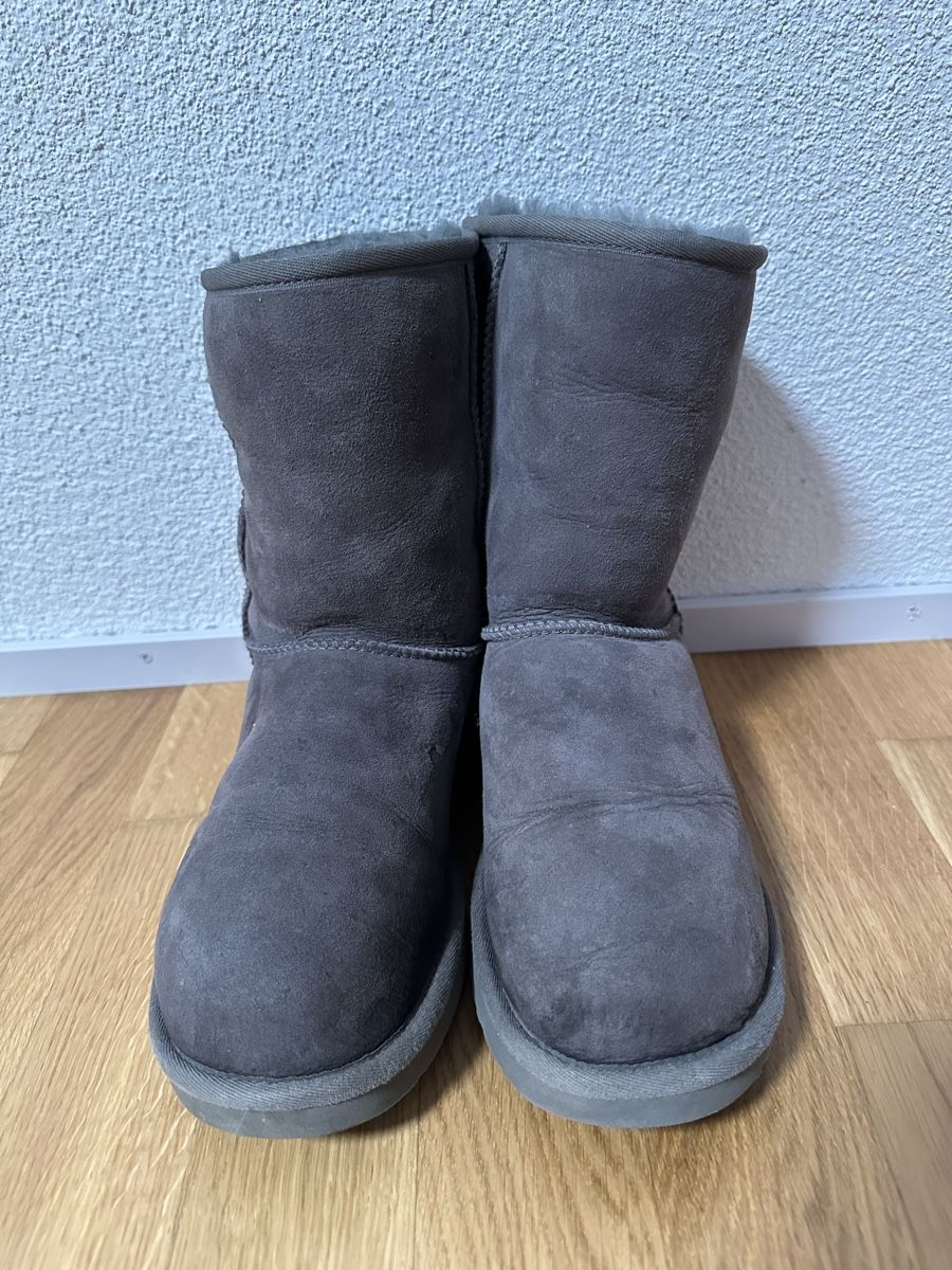 Ugg Scarpe da donna: Ugg Boots - Grey, Size EU 39 – Usato da Schlieren venduto da And_CH