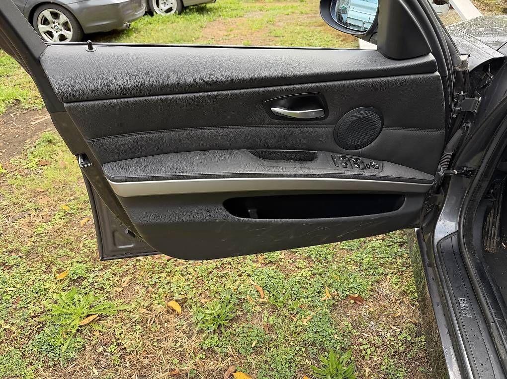Tutti pezzi di ricambio auto: Lederausstattung Bmw E91 – Usato da Muri AG venduto da Aero96 3