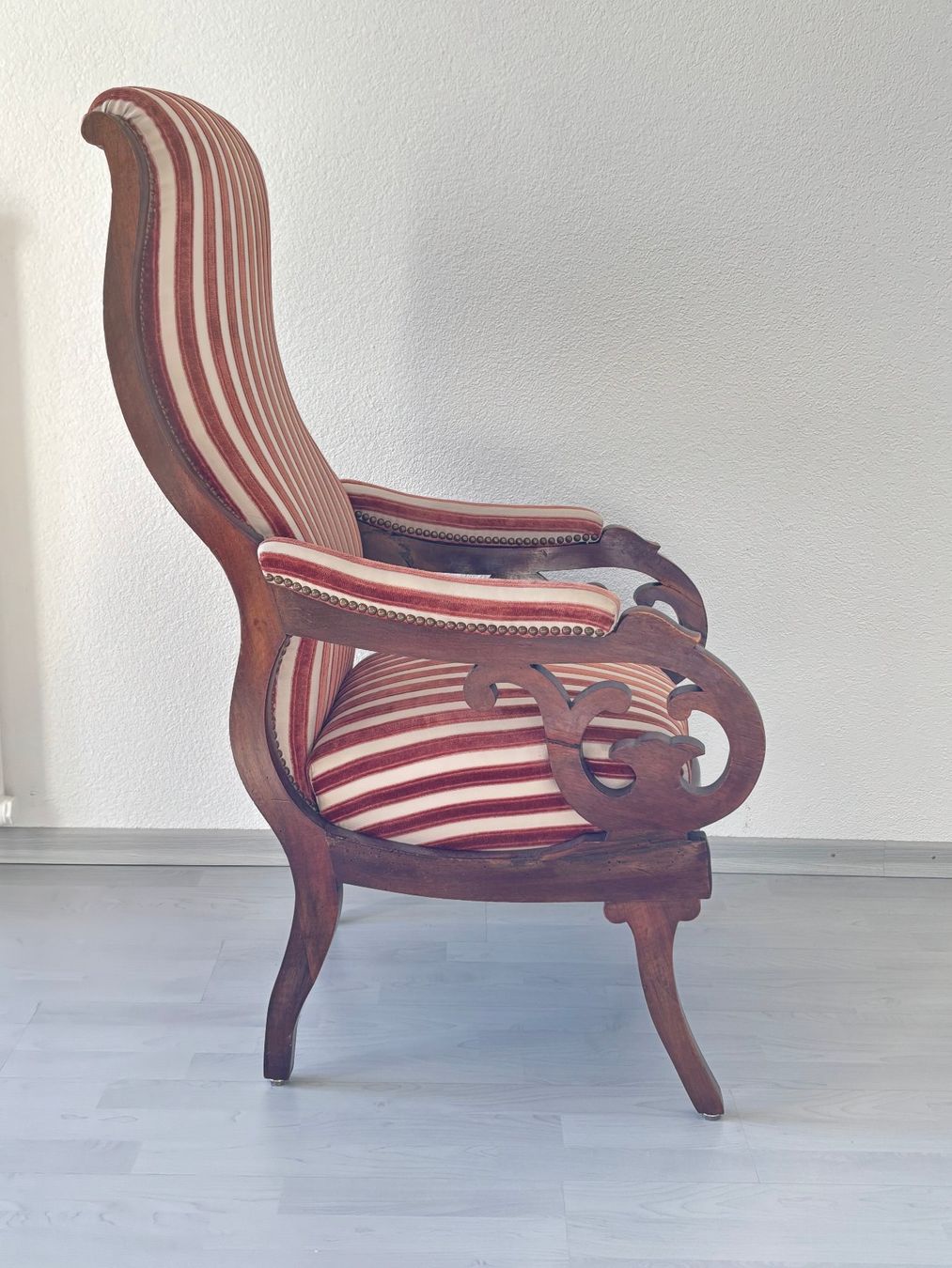 Poltrone: Alter bequemer Sessel restauriert, Top Zustand! – Usato da Aarberg venduto da ferost 3