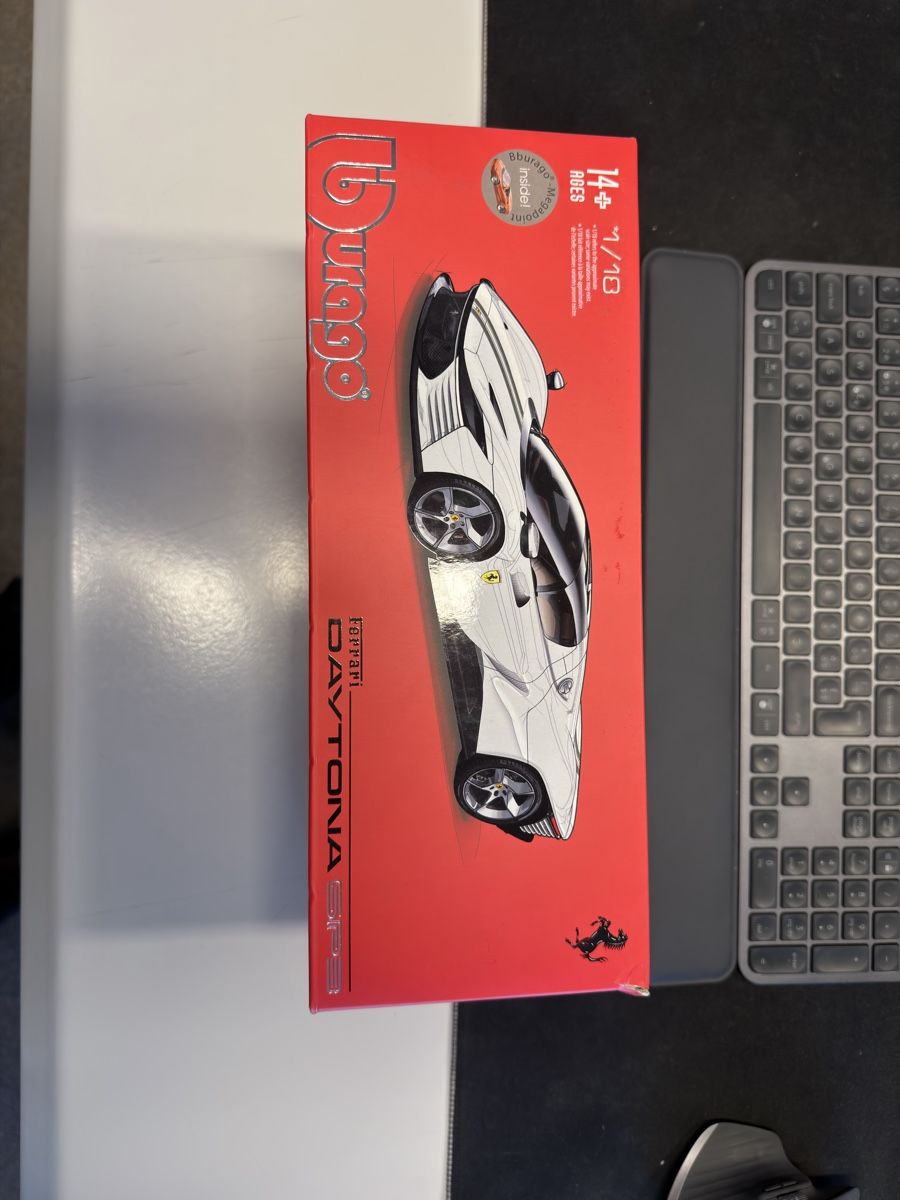 Bburago Modellautos: Ferrari Daytona SP3 1:18 Bburago – Neu und originalverpackt aus Martigny von uth_2t2d 1