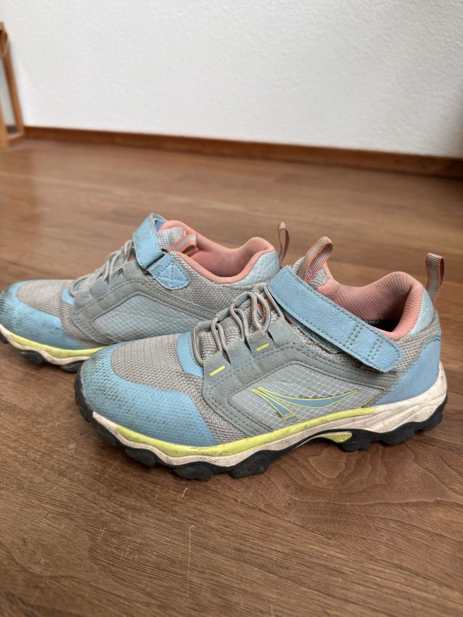 Scarpe per ragazzi: Kinder Trekkingschuhe, Gr 33 – Usato da Luzern venduto da simona80 1