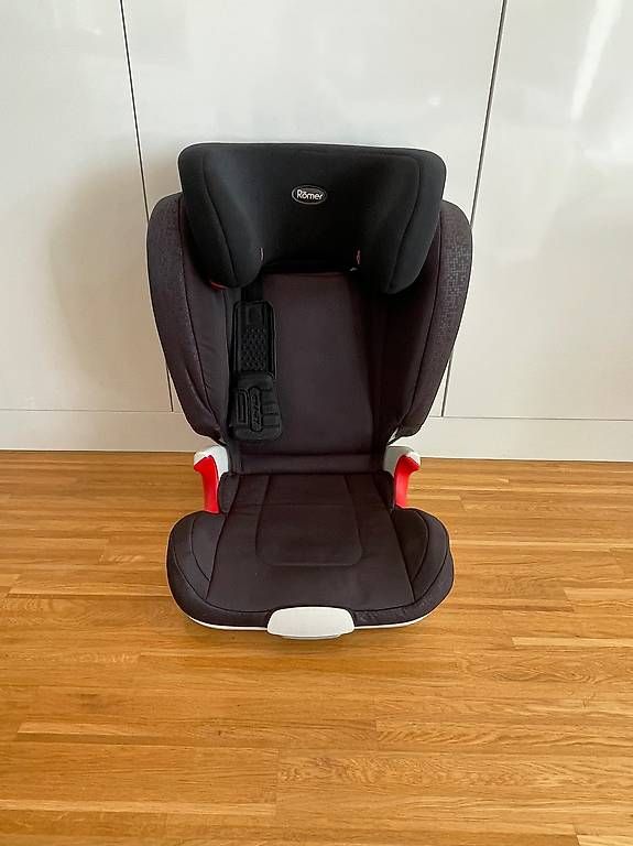 Britax Römer Seggiolini per auto: Römer Kidfix XP SICT Isofix  Kindersitz Auto – Usato da Uster venduto da Xtraodysseus