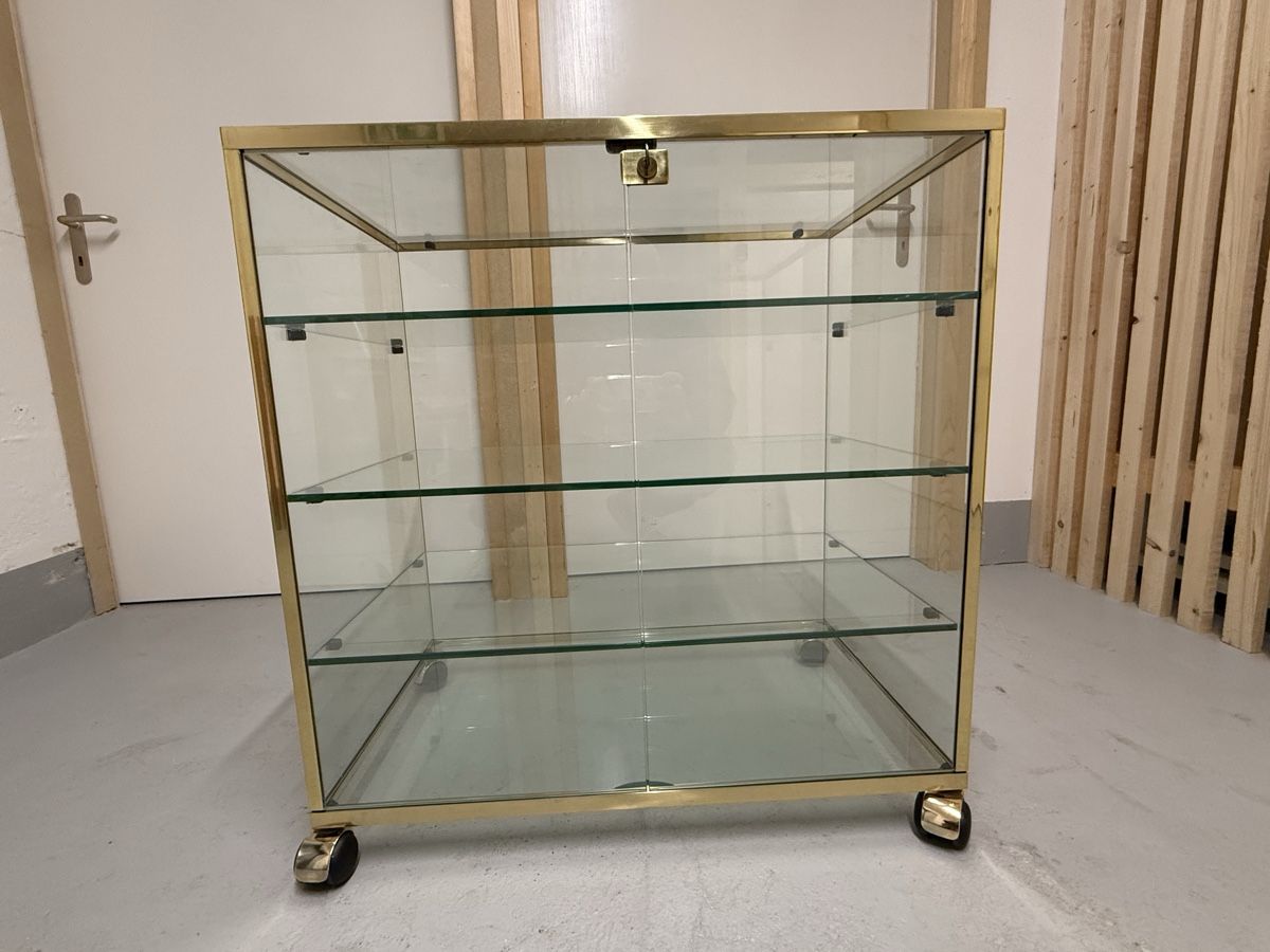 Scaffali: Elegante Glasvitrine auf Rollen - abschliessbar – Usato da Wittnau venduto da Rewachen 4
