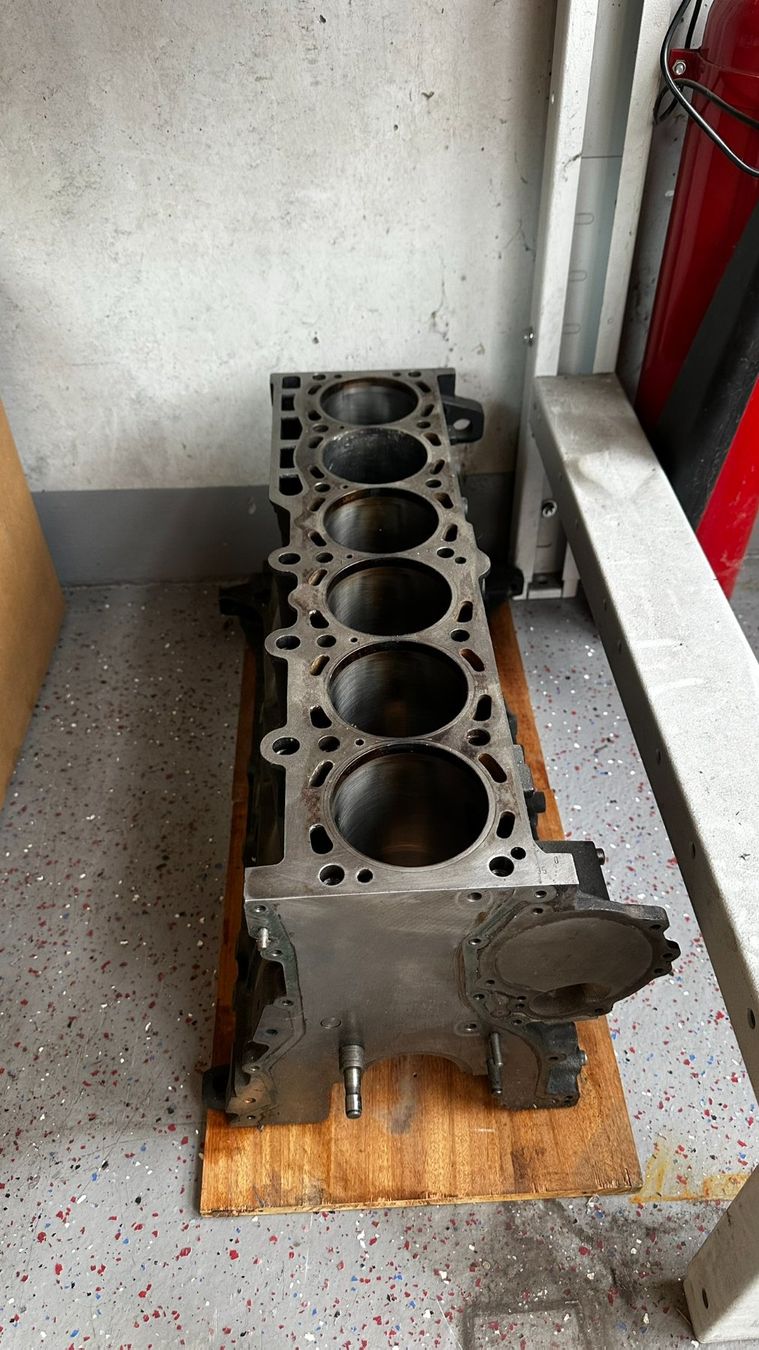 BMW Motoren: BMW E46 6-Zylinder Motorblock für Tischprojekt – Defekt aus Rebstein von EvdHo