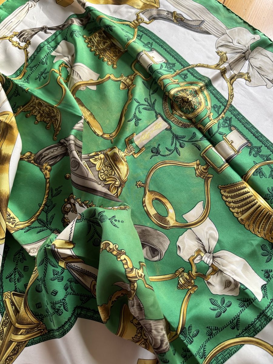 Hermès Foulards, Tücher & Schals: Carré Hermès Etriers en soie – Gebraucht aus Vésenaz von Angela.C3 5