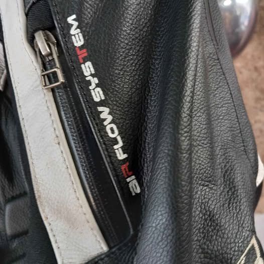 Completi: IXS Lederkombi Grösse 58/56 – Usato da Hochwald venduto da motowear-secondhand 2