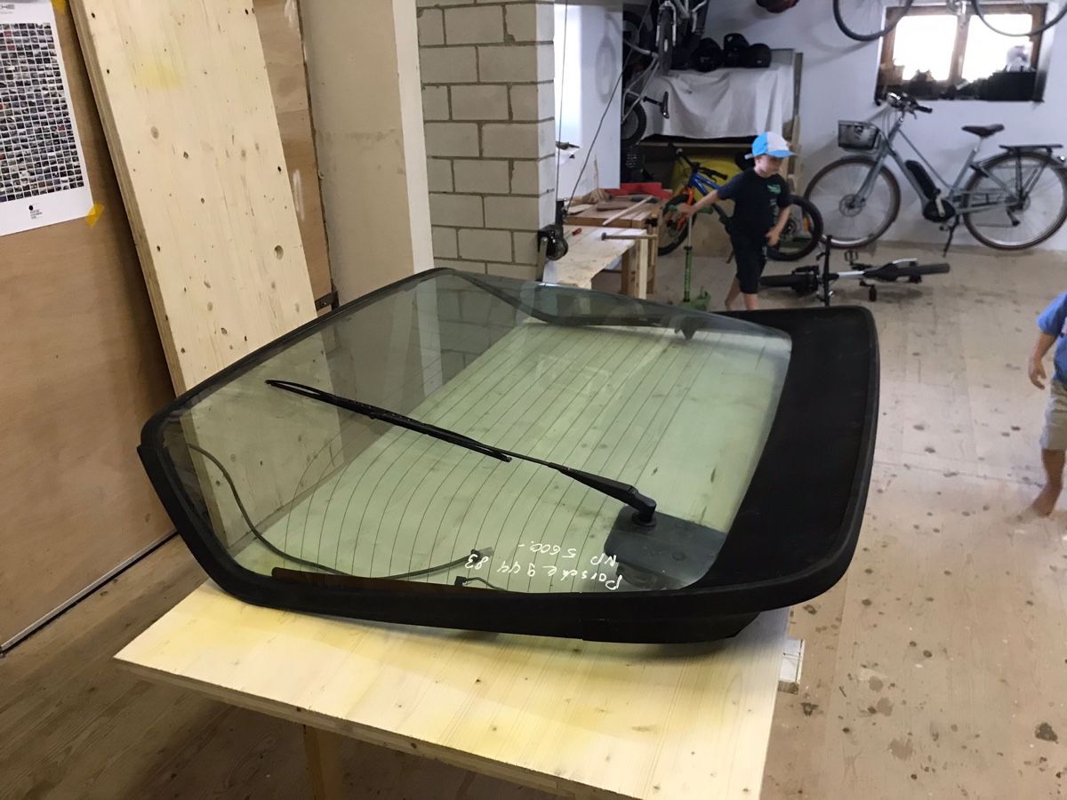 Porsche Tutti pezzi di ricambio auto: Porsche 944 Heckklappe Komplett – Usato da Tegerfelden venduto da F.Tarantino