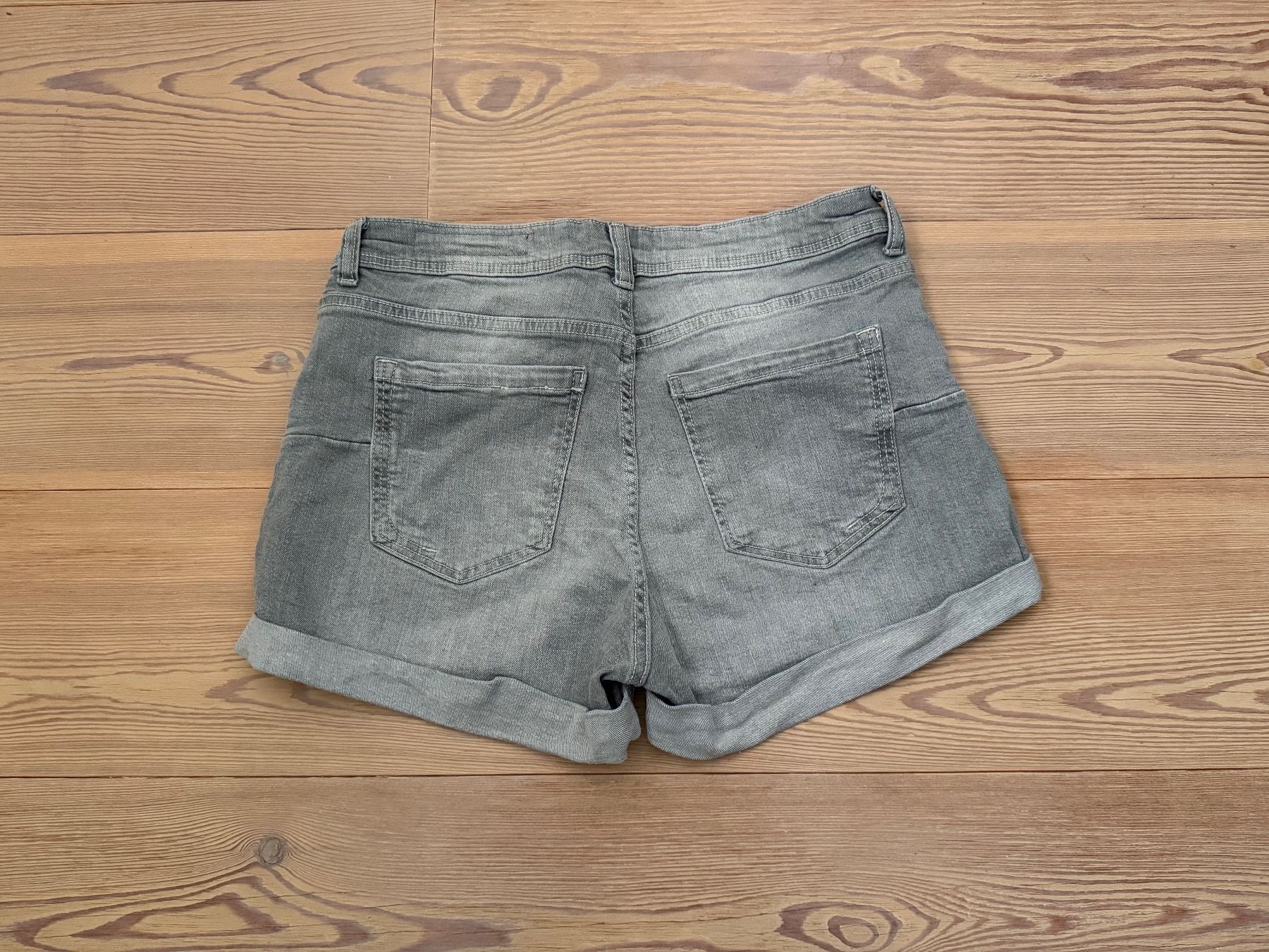 Bershka Jeans: Jeans Shorts Bershka Gr.42 – Usato da Ardez venduto da 2004ankek 1