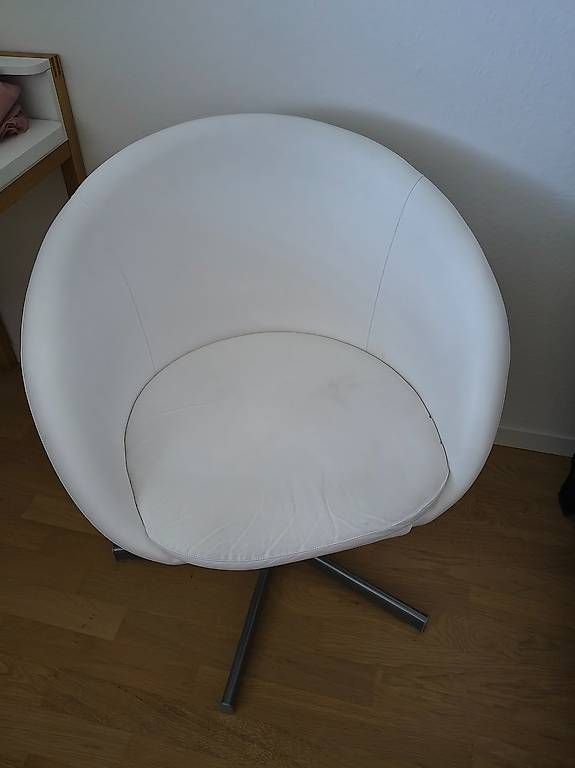 Chaises: Weisser Bürostuhl – D'occasion à Füllinsdorf par and_29kn