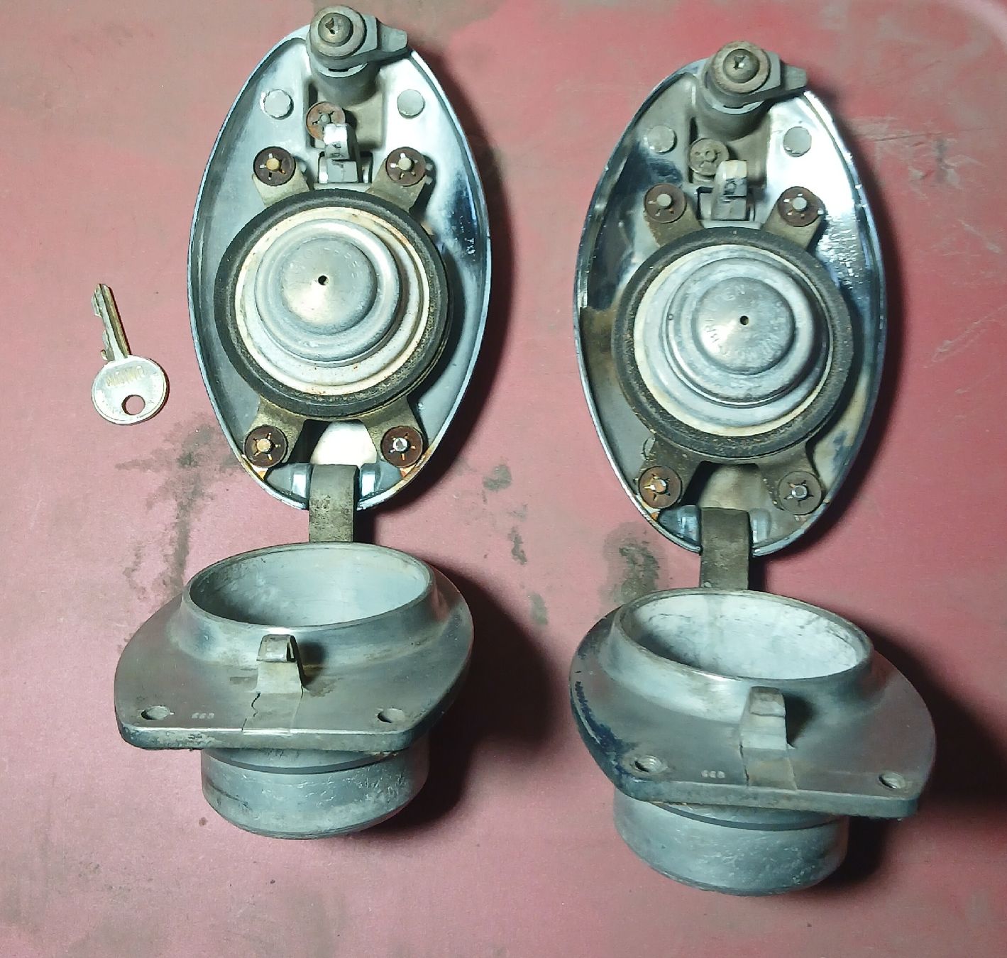 Jaguar Tutti pezzi di ricambio auto: Bouchon de réservoir Jaguar – Usato da la heutte venduto da Auto-stock 1