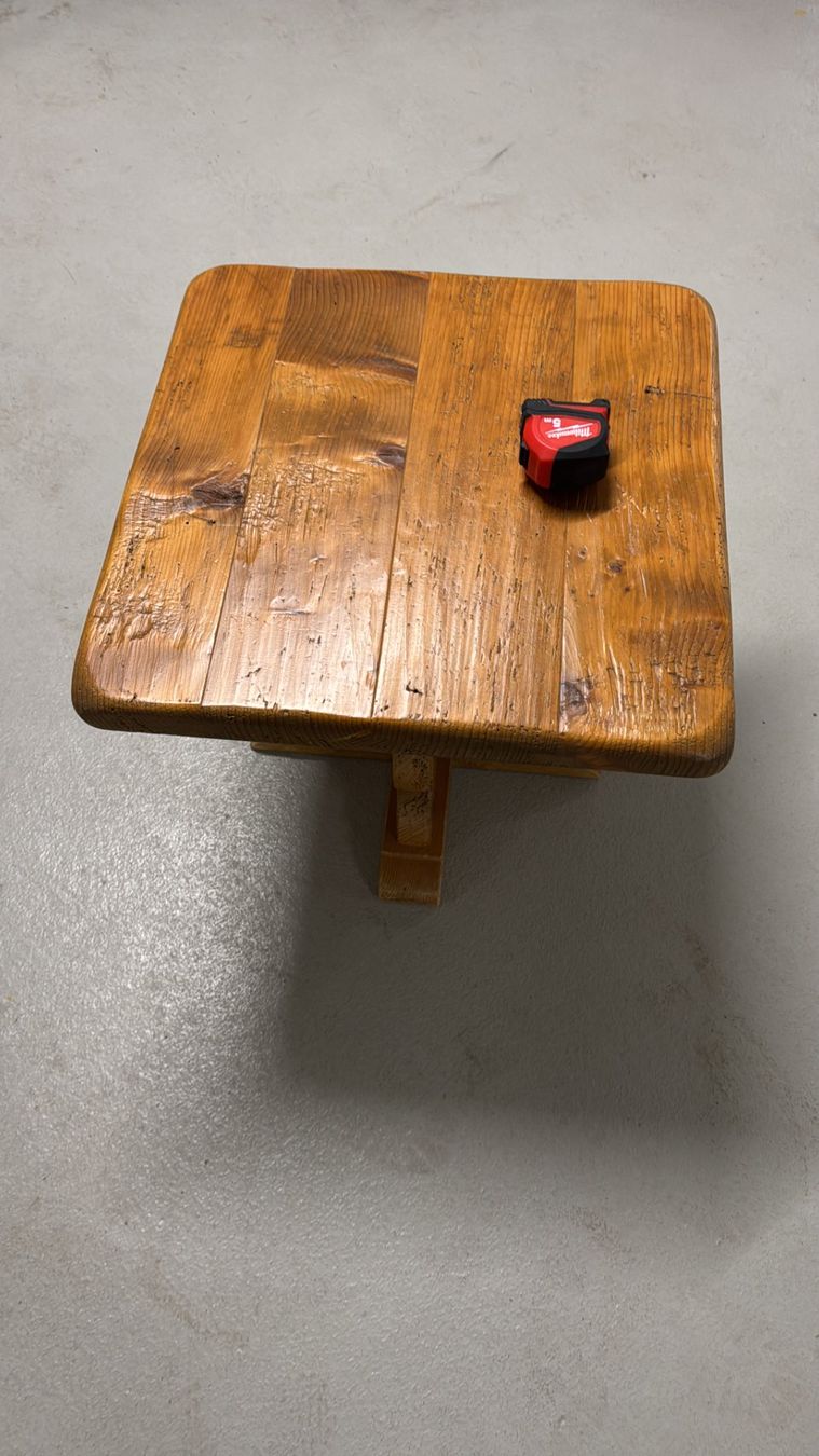Tische: Antique Centre Table – Gebraucht aus Gsteig b. Gstaad von Auctionly 1