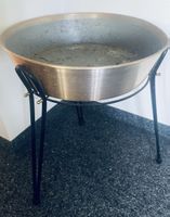 Metallschale auf Beinen,  gebraucht