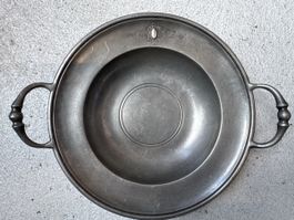 Zinnschüssel mit Griffen - Motiv datiert 1793 - 95% Reinzinn