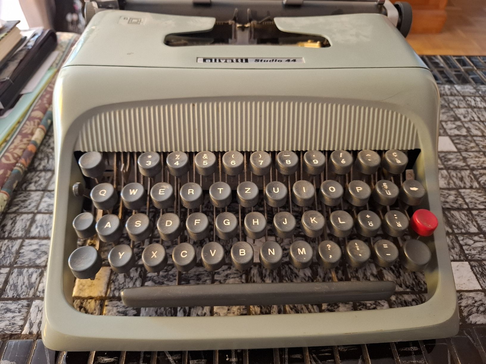 Olivetti Macchine da scrivere: Olivetti Studio 44  – Usato da Crémines venduto da Carambaaa 8