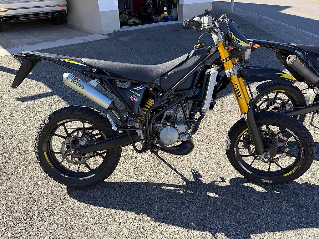 Strasse: VALENTI RACING N50 Naked beide Motorräder  – Gebraucht aus Unteriberg von wg52 2