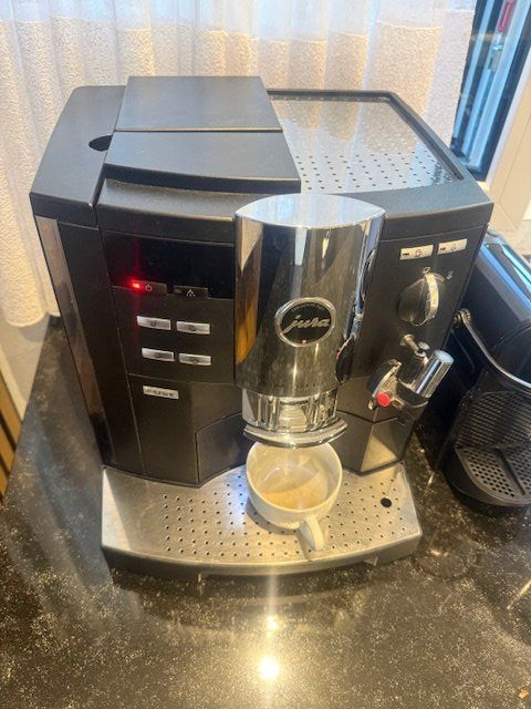 Jura Kaffeemaschinen & Espressomaschinen: JURA IMPRESSA 801 – Gebraucht aus Horgen von Zsgg