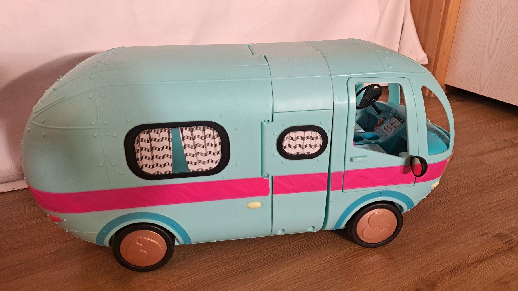 Spielzeuge: LOL Surprise Bus mit Figuren Set 2 – Gebraucht aus Romanshorn von H_meyer 2